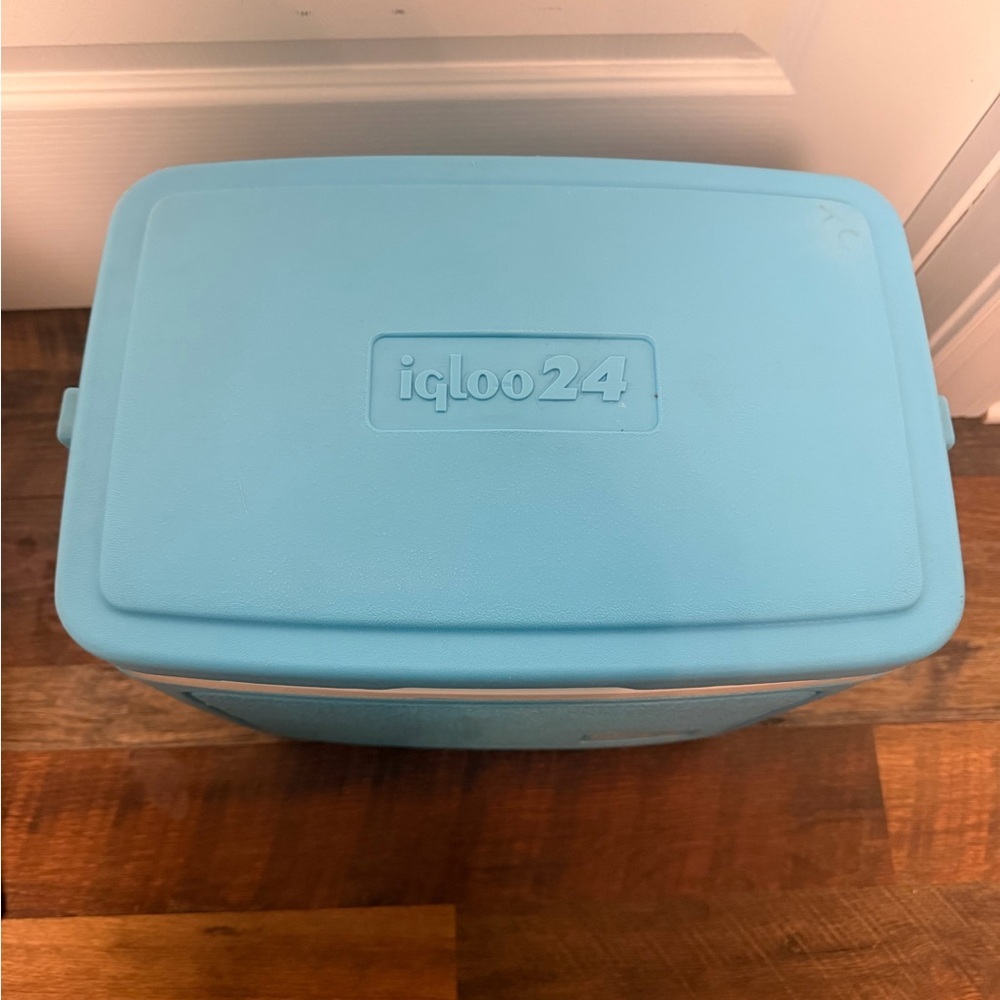 Legend 24 IGLOO Cooler Ice
Chest Barbie Tiffany Blue 1987/88
VINTAGE - Picture 2 of 10